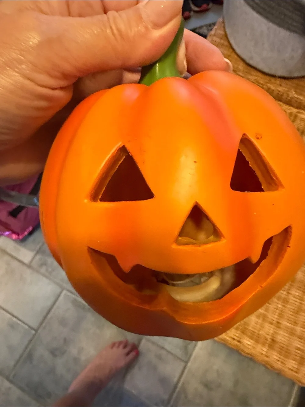 3 Orange Jack-o'-Lantern Pumpkins need LR 44 1.5vx3 batteries like new